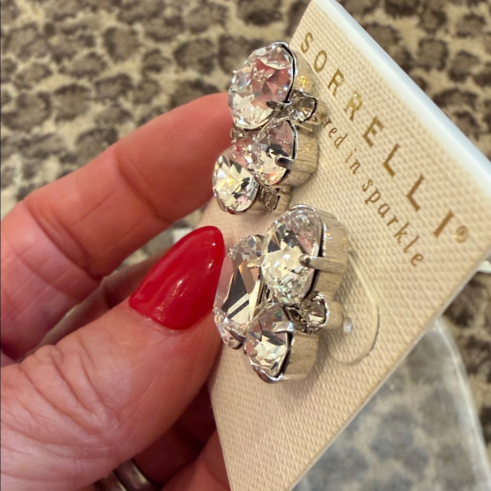 Sorrelli Crystal Statement Earrings! Beautiful and NWOT. LOOK! - Picture 7 of 9